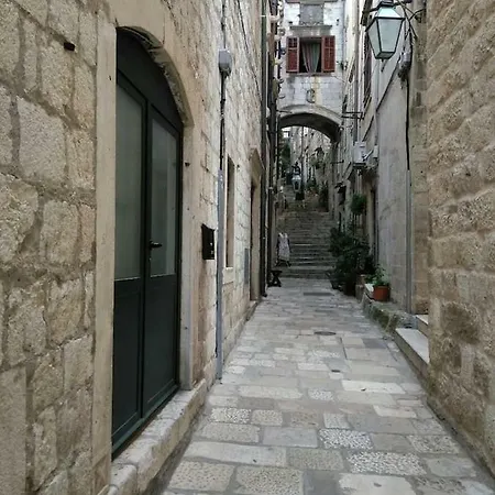 Jakov Old Town