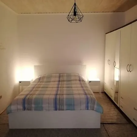 Jakov Old Town Apartment