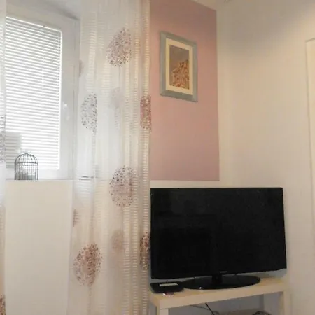 Jakov Old Town Apartment *